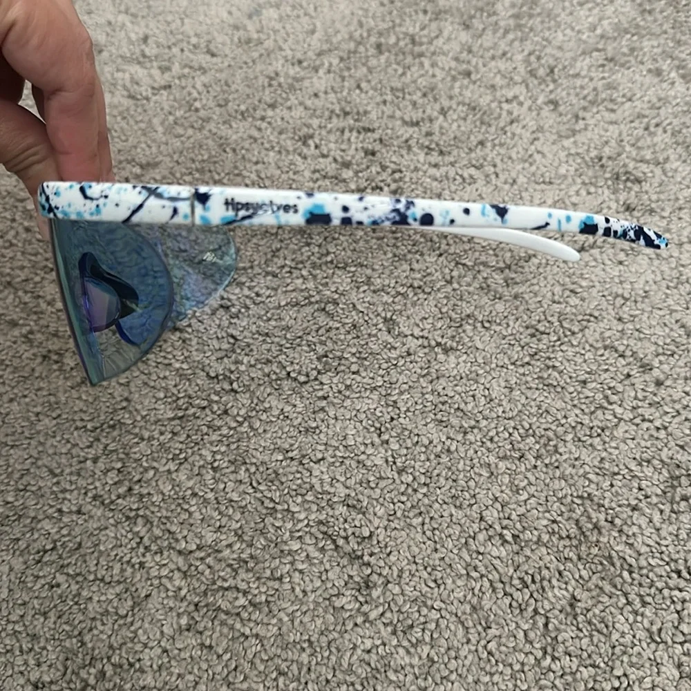 Tipsy elves glasses